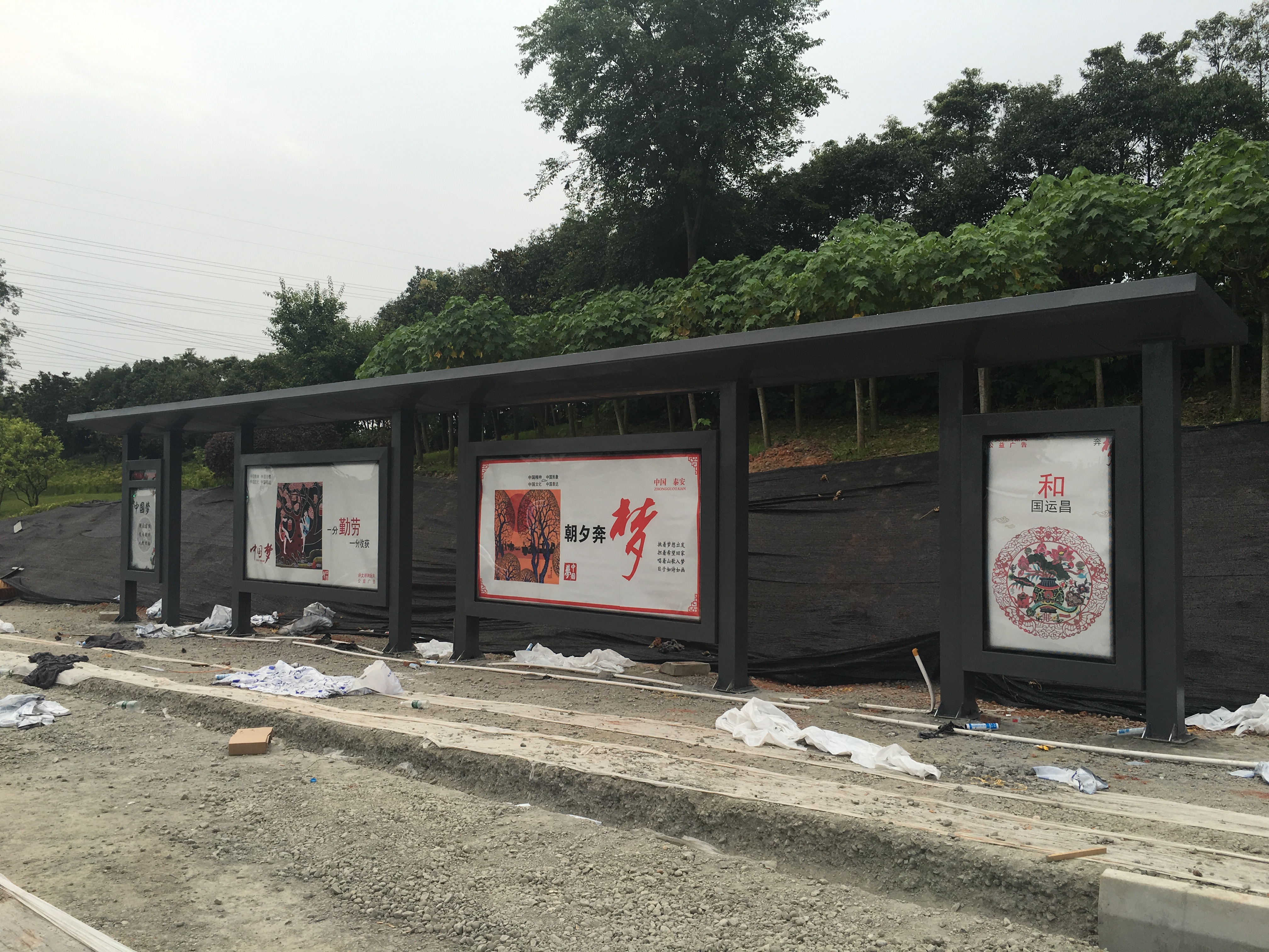 【鑫泰來候車亭】龍泉驛區(qū)公交站牌完工移交