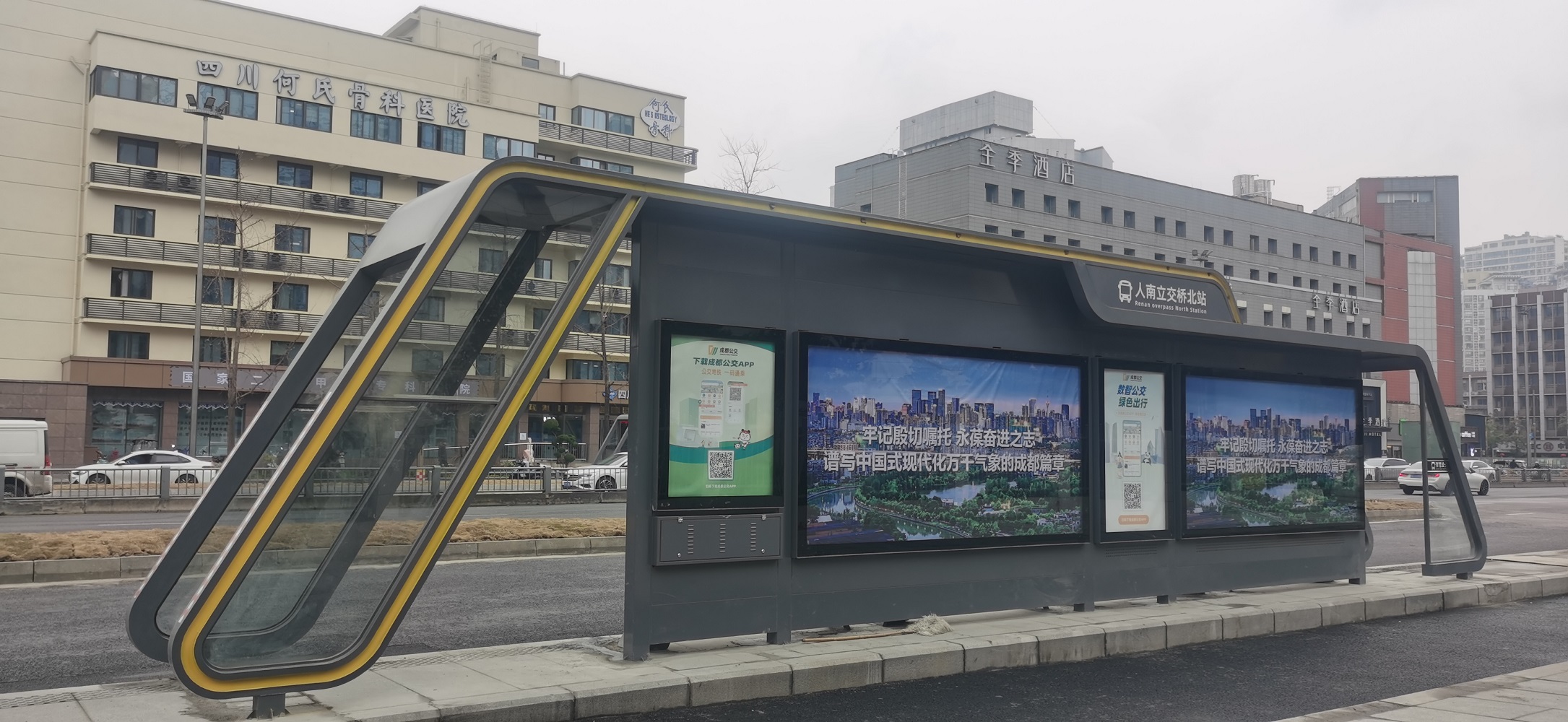 成都二環(huán)路公交站臺(tái)